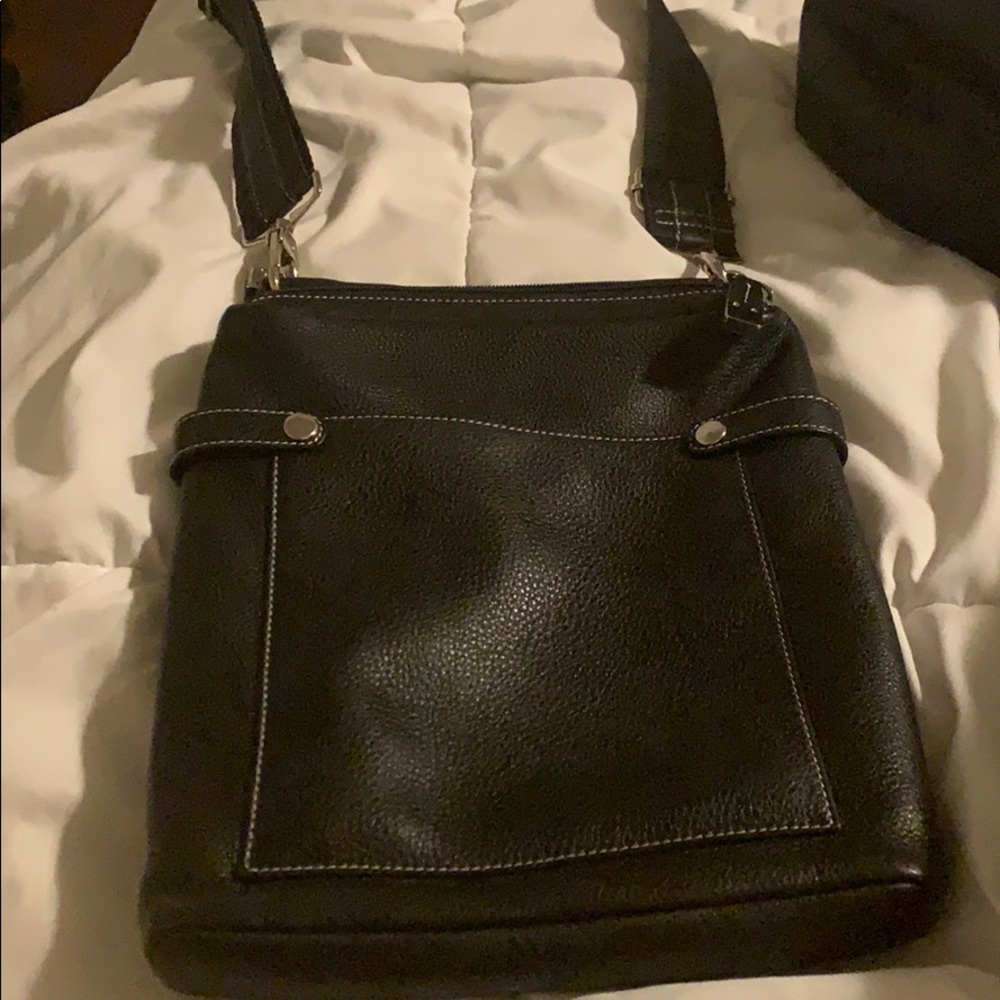 MESSENGER BAG